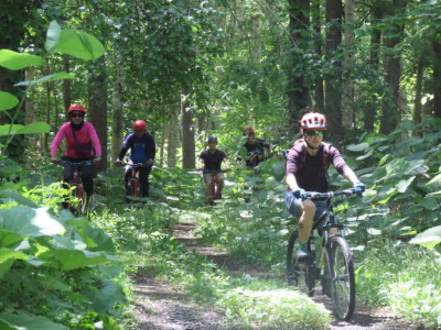 写真:マウンテンバイクを楽しむ様子
